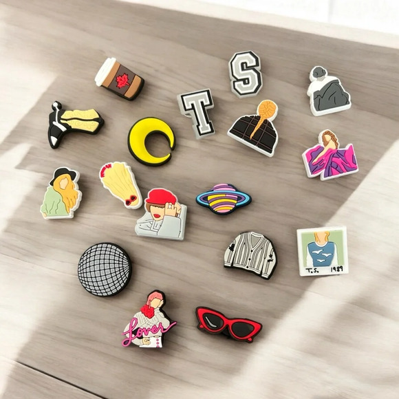 17 TAYLOR SWIFT SWIFTIE CROC JIBBITZ CHARM SET ERAS TORTURED POETS 1989 NEW - Picture 1 of 1